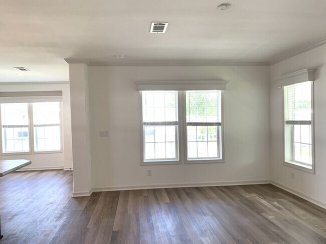 Building Photo - 141 Millwood Rd