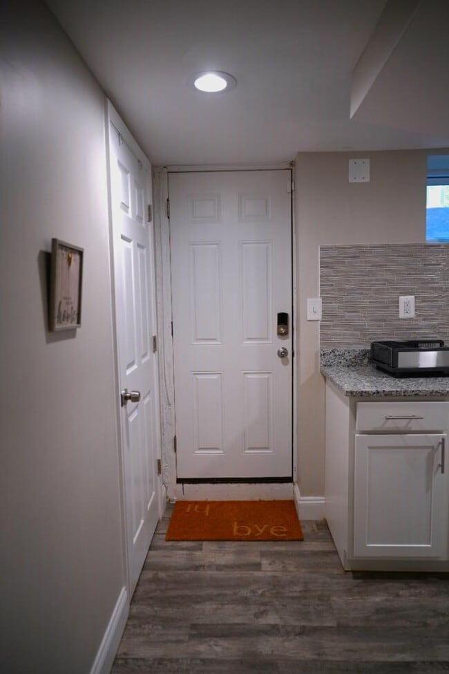 Building Photo - 1544 Oakridge Rd