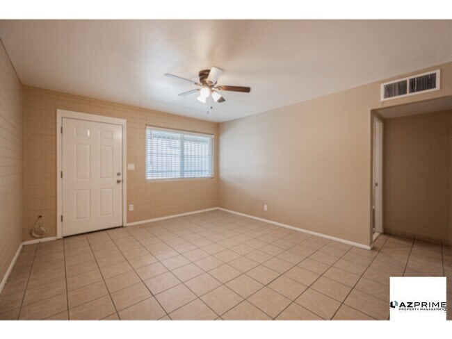 Building Photo - FREE ONE MONTH RENT MOVE IN SPECIAL!  Modern 1/1 Phoenix Apartment - Stylish &amp; Convenient!