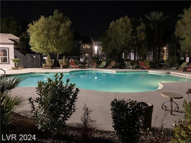 Building Photo - Very Nice & Clean Downstairs Unit In South...