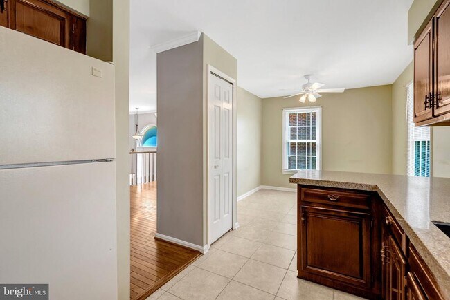 Building Photo - 5964 Norham Dr