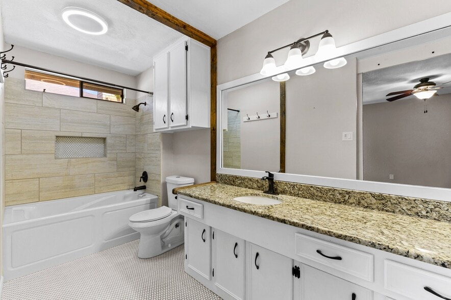 Building Photo - 7018 Taos Dr