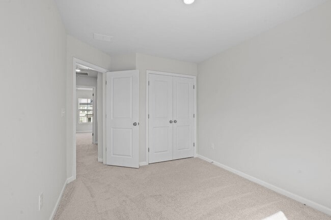 Building Photo - Beautiful 3 Bedroom 2.5 Bath Townhome in East Main Meadows