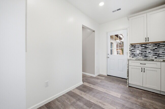 Building Photo - GORGEOUSLY REMODELED 2 BED HOUSE FOR RENT IN HAMPTON!