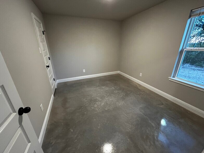 Building Photo - 10032 W Hwy 199