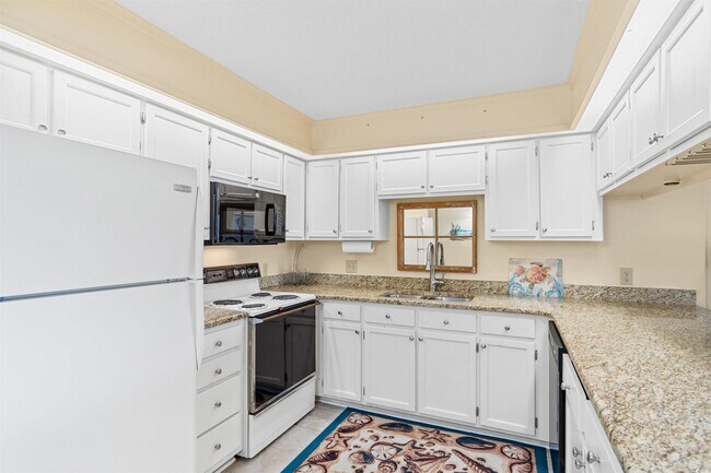 Building Photo - 1086 N Ocean Blvd