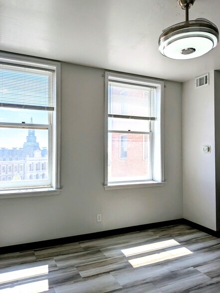 Building Photo - 123 N Locust St