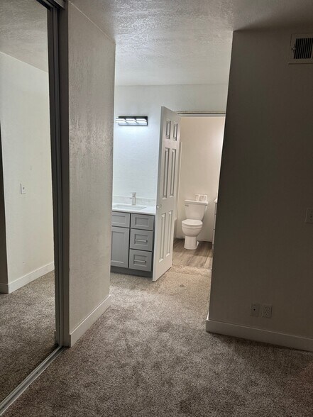 Building Photo - 111 Woodbury Cir