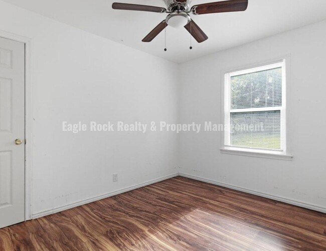 Building Photo - 4341 N Iroquois Ave