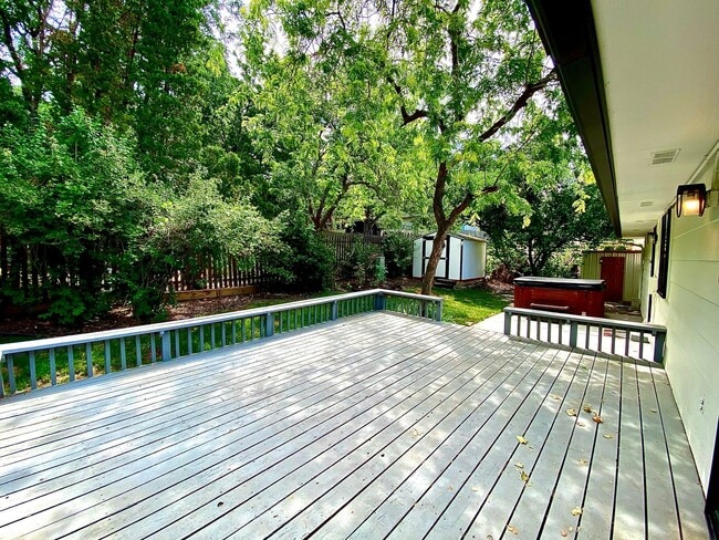 Building Photo - Lovely Highlands Home w/a View Available 7...