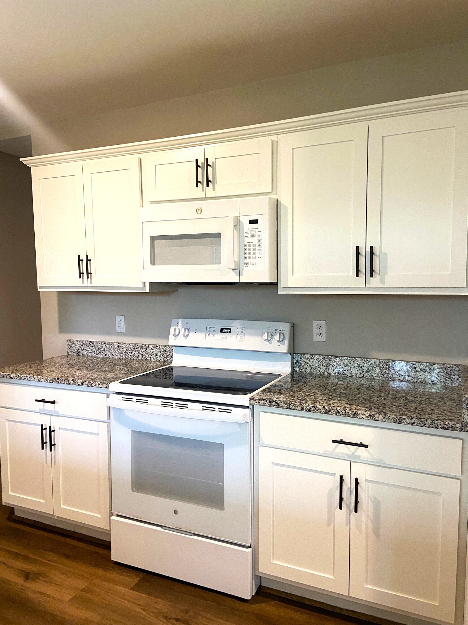 Building Photo - 56 18th Ave S