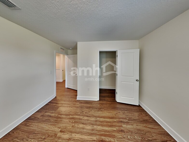 Building Photo - 408 Pine Terrace Dr