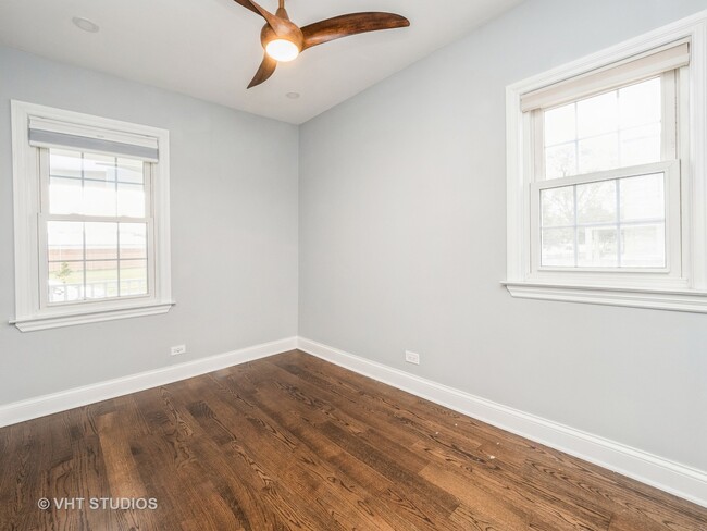 Building Photo - 408 S Mitchell Ave
