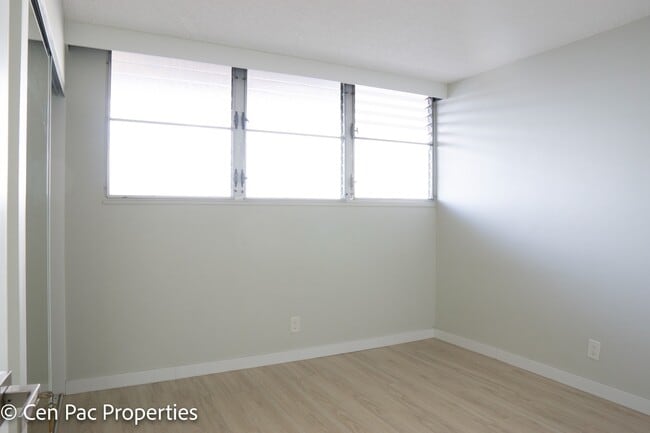 Building Photo - 2 Bed/2 Bath/1 Parking - Beautiful Unit with Nice View in Salt Lake!