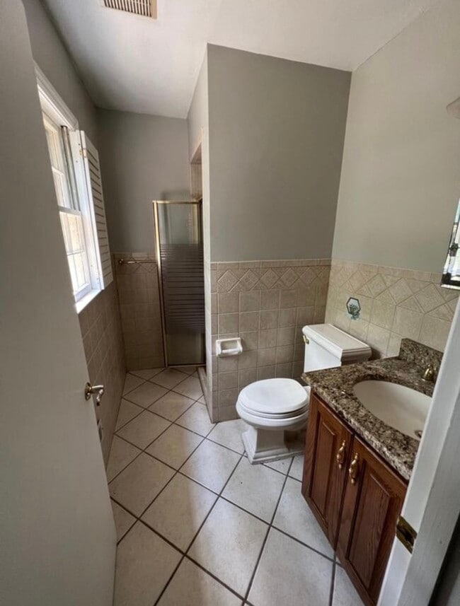 Building Photo - 14 Lynn Haven Dr