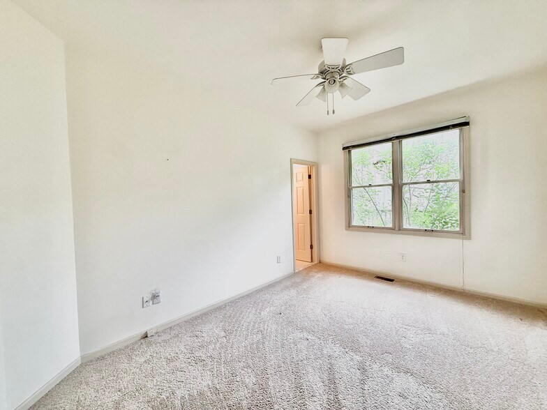 Building Photo - 30684 Tanglewood Trl