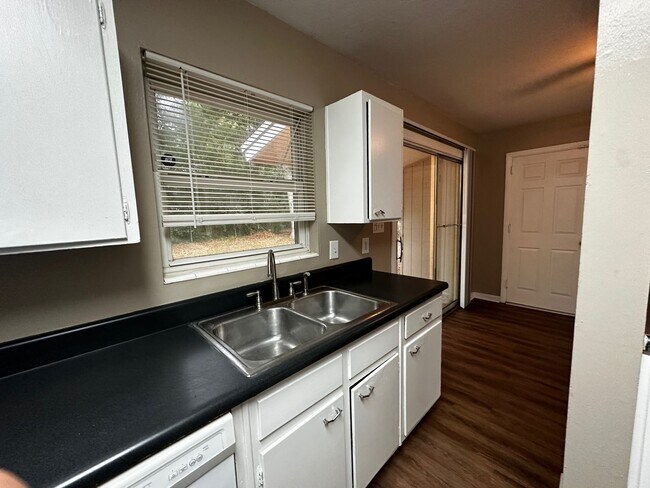 Building Photo - 1730 Atkamire Dr