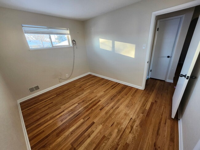 Building Photo - 6335 Yukon St