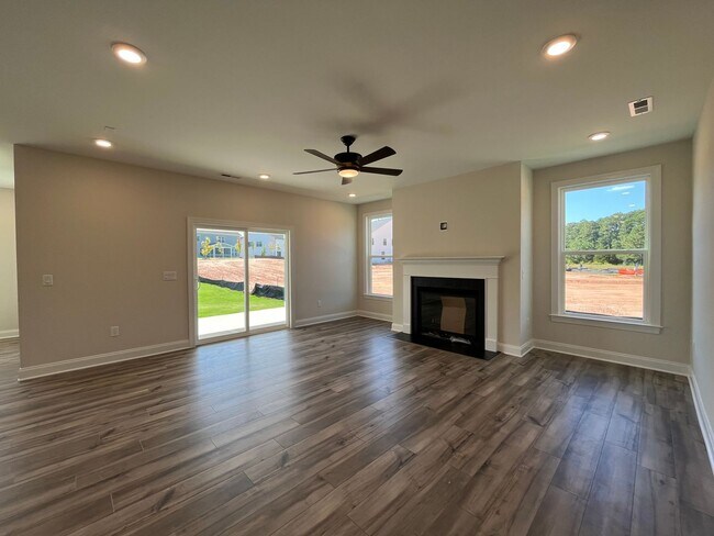 Building Photo - Stunning 5BD, 4.5BA Knightdale Home with Spacious Open Interior, Bonus Loft, and Modern Upgrades ...