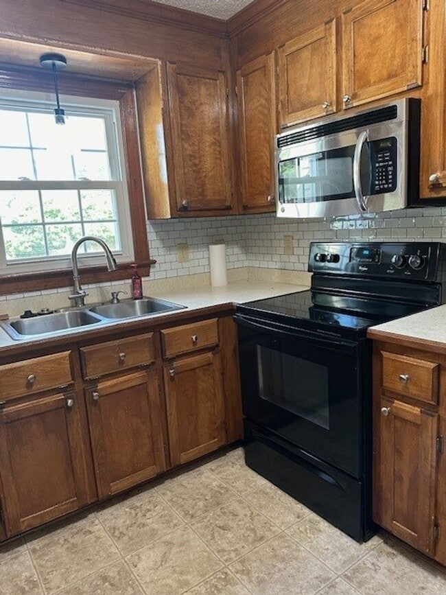 Building Photo - Spacious Home with Bonus Room, Pool & Solar Panels in Goldsboro!