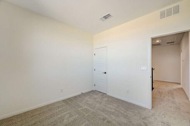 Building Photo - Stunning Summerlin townhome! 2 car garage!