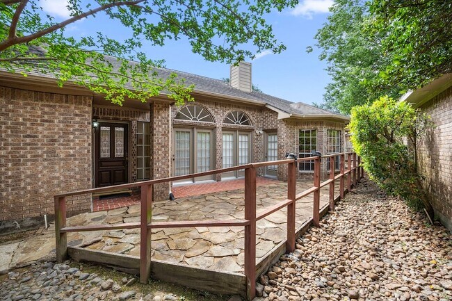 Building Photo - 4215 Valley Glade Dr