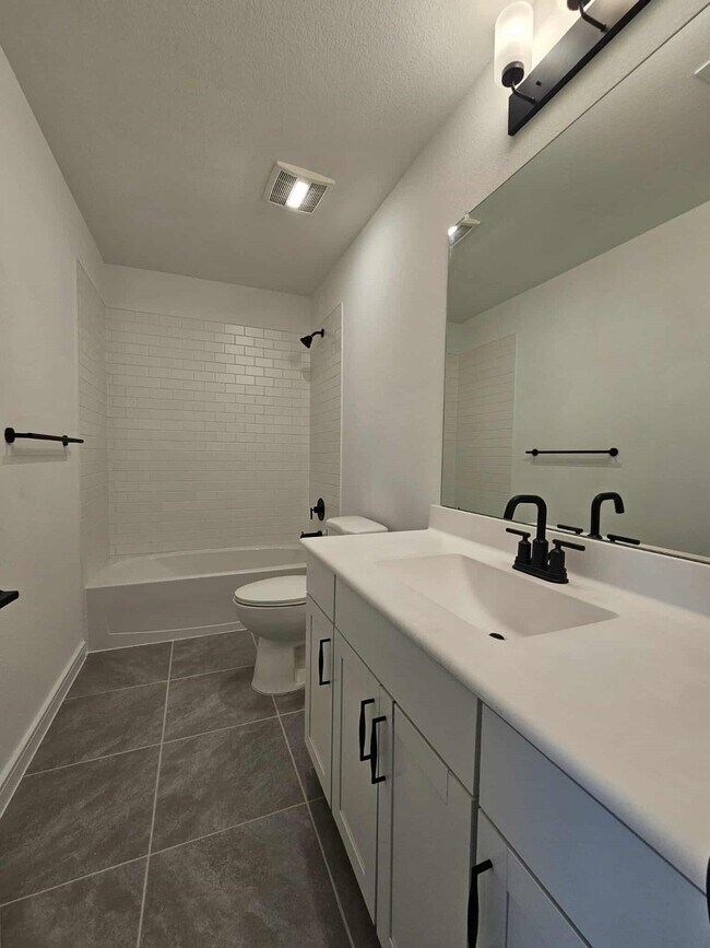 Building Photo - 8411 Bay Rdg Cir
