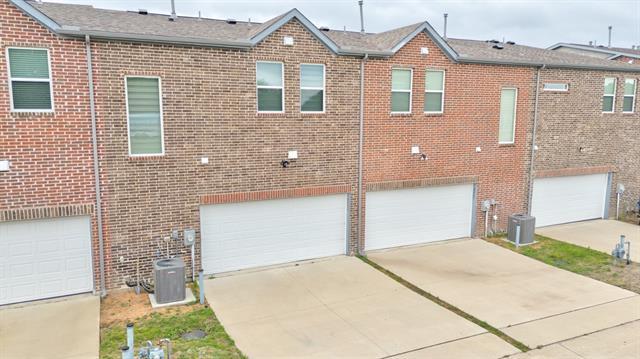 Building Photo - 6043 Rivendell Dr