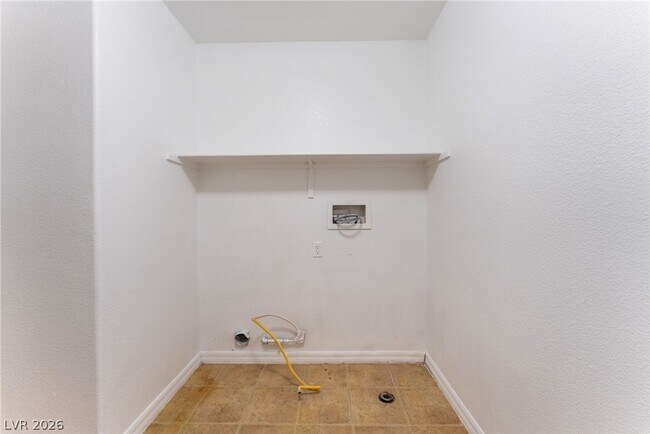 Building Photo - 32 Rosa Rosales Ct