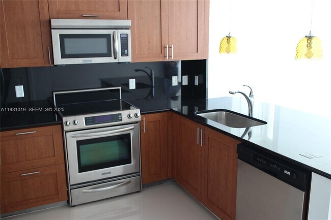 Building Photo - 315 NE 3rd Ave