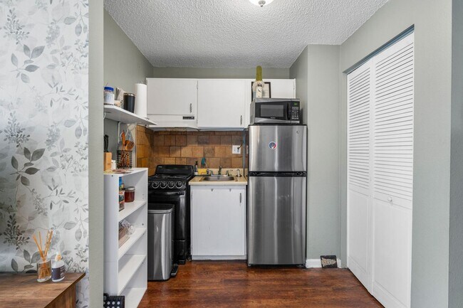 Building Photo - University Park 1 bed 1 bath Condo in walking distance to DU! MOVE IN SPECIAL!