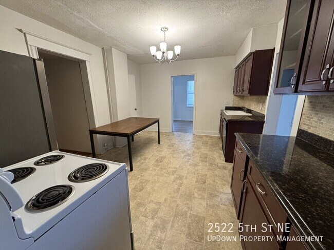 Building Photo - 2522 5th St NE