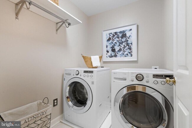 Building Photo - 7996 Reserve Way