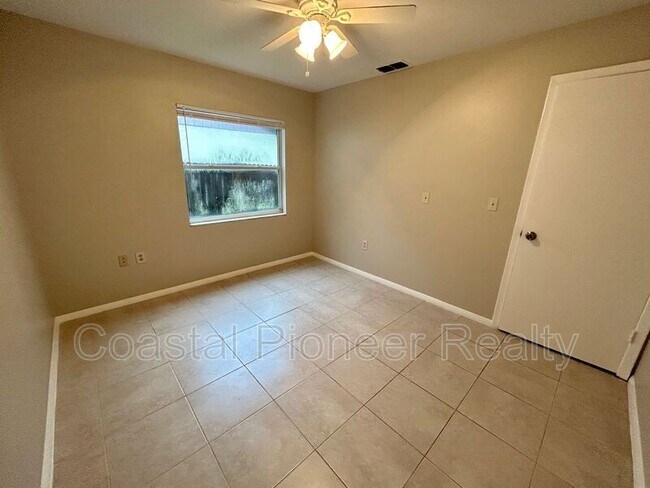 Building Photo - 1042 Axlewood Cir