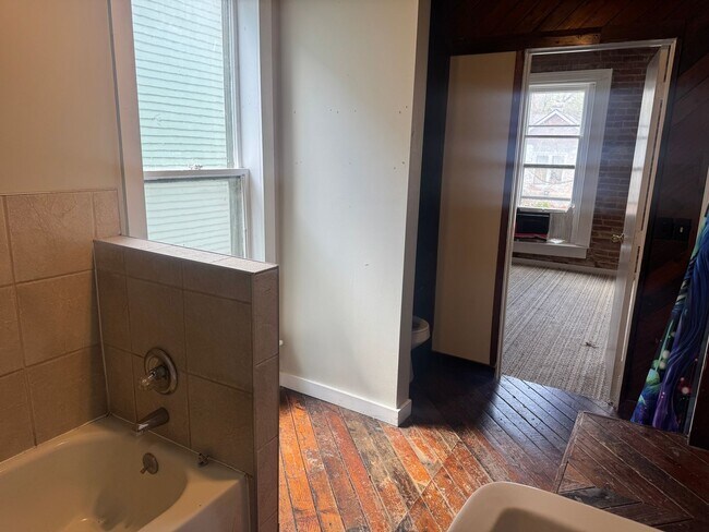 Building Photo - 301 S 13th St