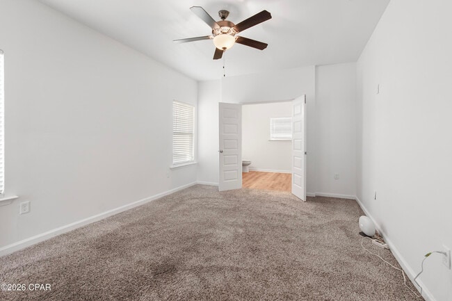 Building Photo - 413 Raven Ln