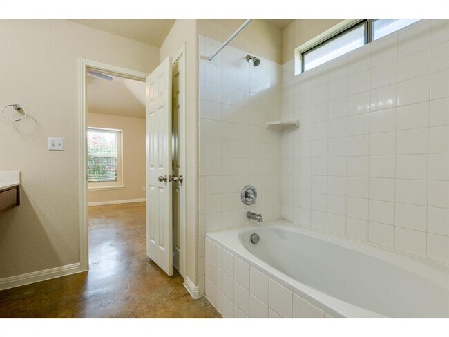 Building Photo - 4504 Halliday Ave