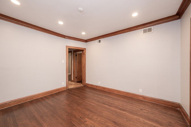 Building Photo - 3312 N Kostner Ave