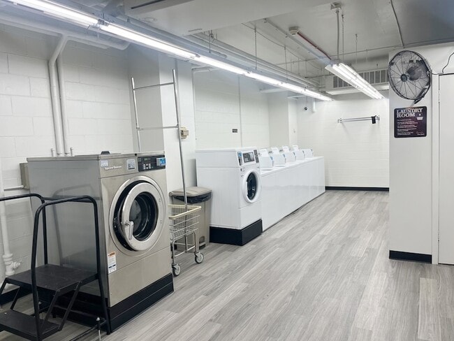 Building Photo - 1401 E 55th St