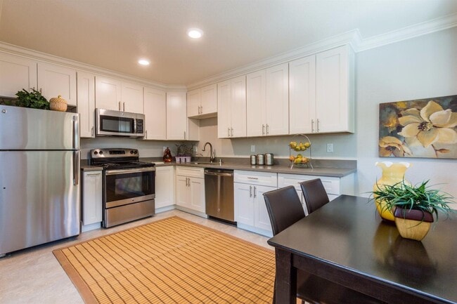Building Photo - 901 Bing Dr