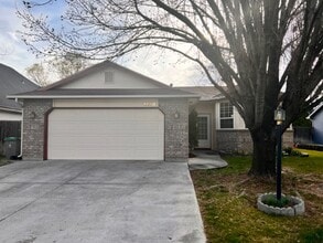 Building Photo - 4650 N Date Palm Ave