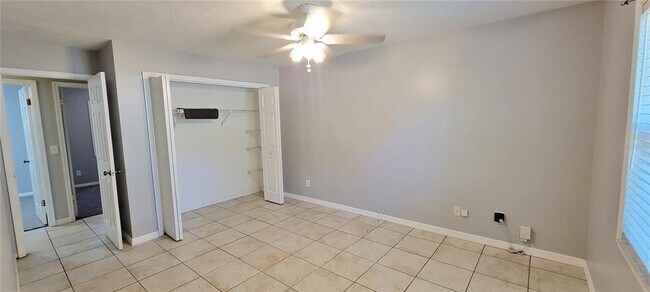 Building Photo - 3214 W Van Buren Dr