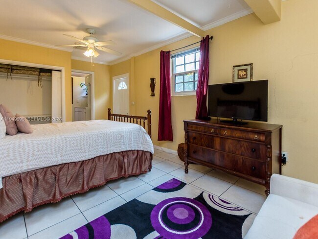 Building Photo - 5524 Garfield St