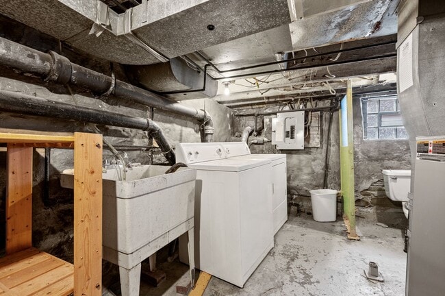 Building Photo - Updated 2 Bed 1 Bath Home With a Loft in Bloomfield - Available NOW!