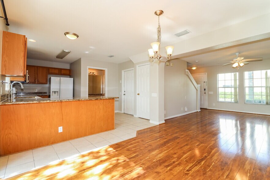 Building Photo - 13125 Thoroughbred Loop