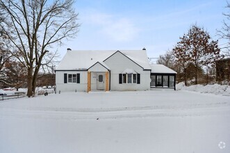 Building Photo - White Oak- Charming 4 bedroom 2 bath cape cod