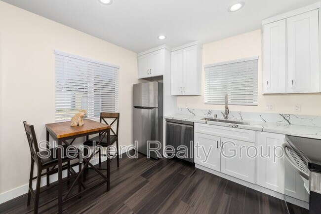 Building Photo - 130 N Lark Ellen Ave