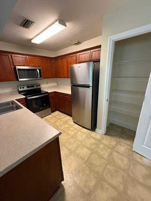 Building Photo - 2635 Fairmount Ln