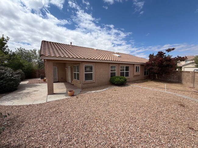Building Photo - 3 Bedroom Single Story Home Available Near Dellyne Ave NW & Unser Blvd NW!