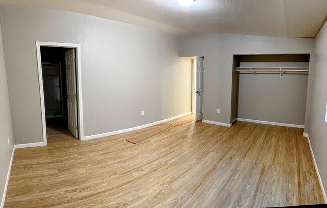 Building Photo - 3776 Laddell Ave